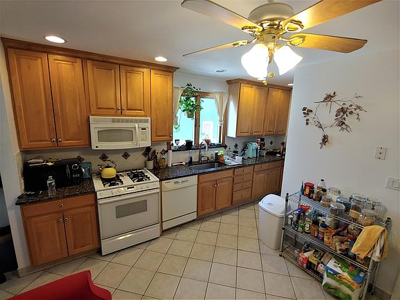 5th image of 34 Moraine St