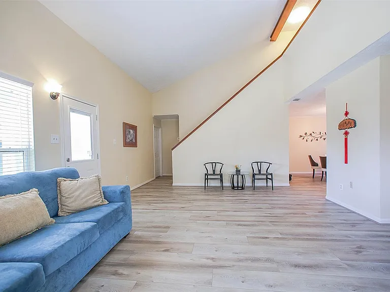 9511 Sharpcrest St — Photo 2