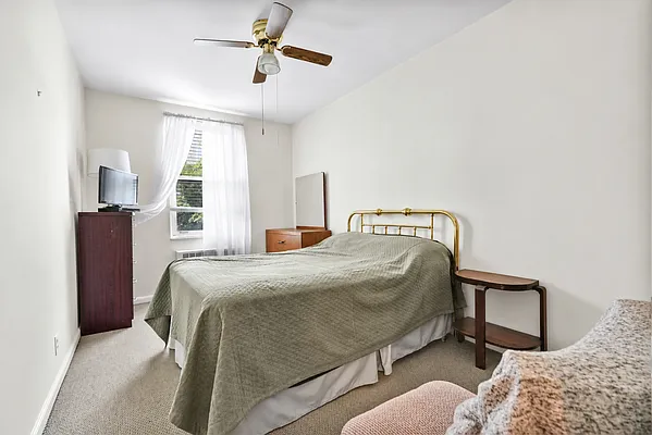 Bedroom, photo 2
