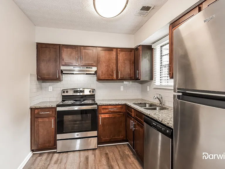 2571 Redfield Dr — Photo 2