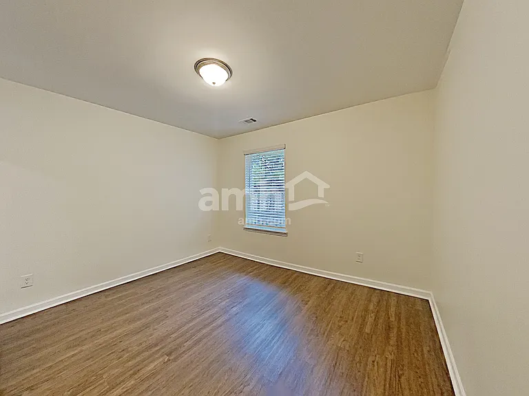 43 Landsdown Xing — Photo 18
