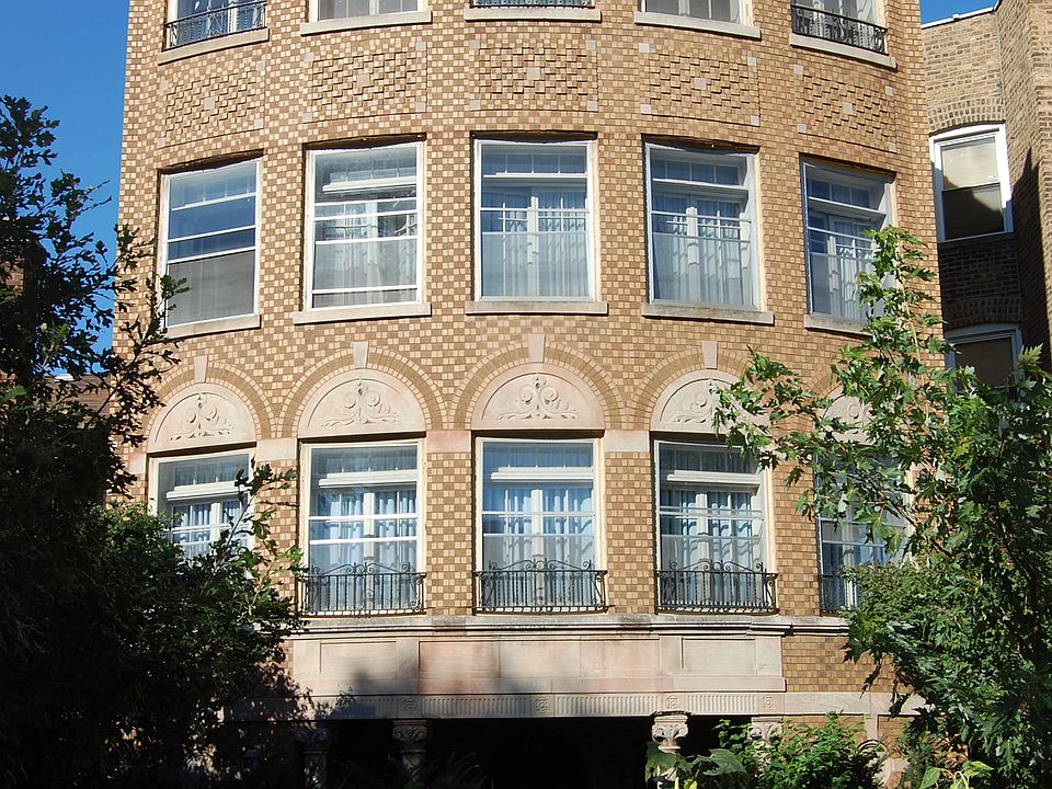 1st image of 7550 N Claremont Ave #3