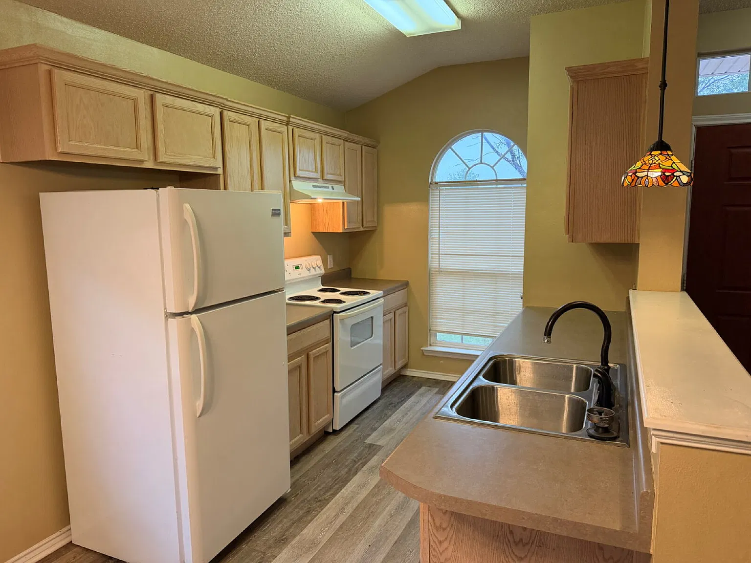 3 bed, 2.0 bath, 1364 sqft, $1,450 — Photo 3