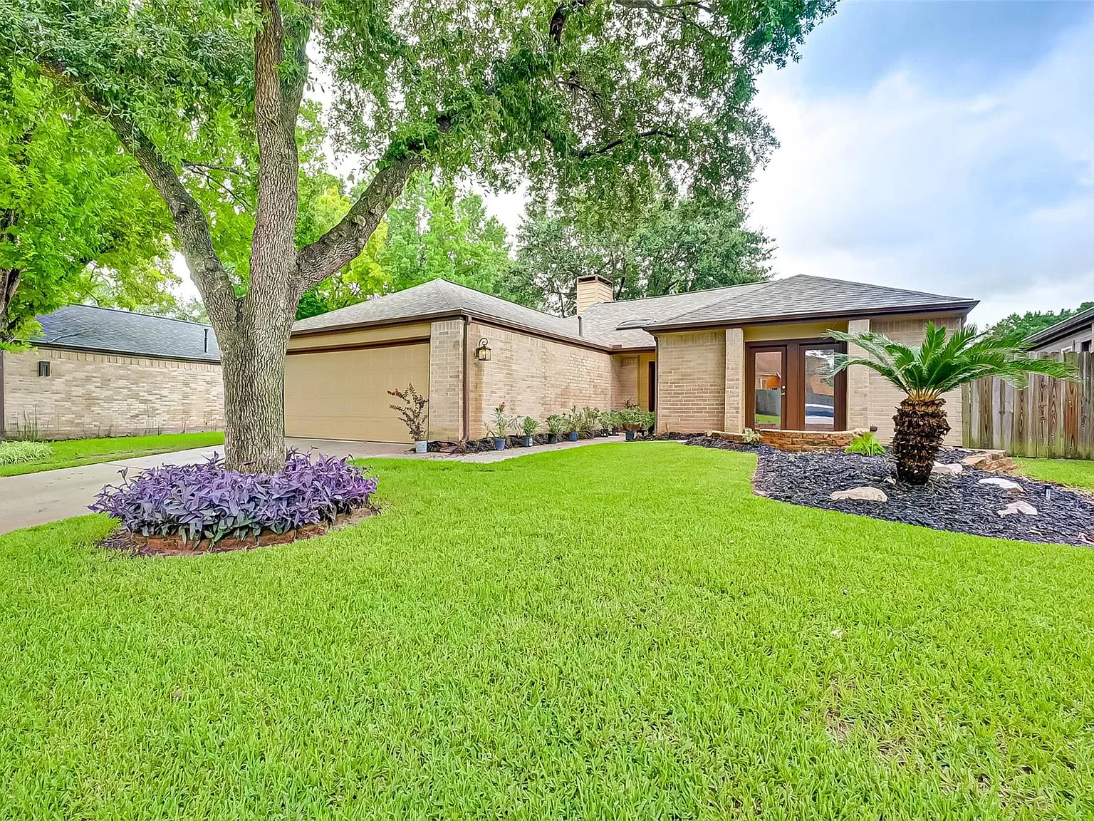 3 bed, 2.0 bath, 2218 sqft, $3,000 — Photo 1