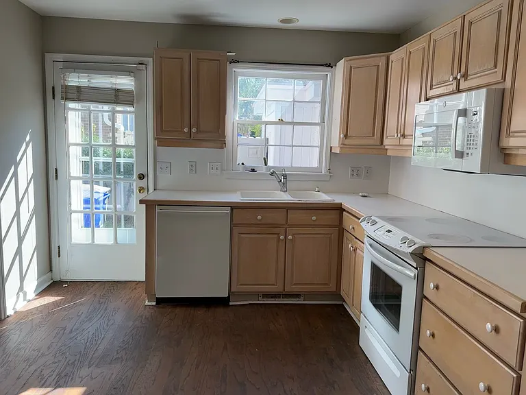 80 Legare St — Photo 12
