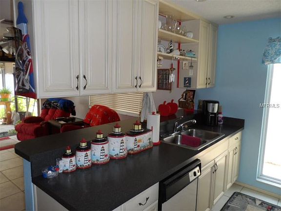 4th image of 2367 Moore Haven Dr W