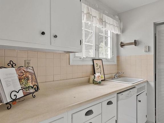 4th image of 3626 15th Avenue Ct