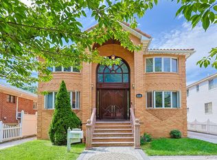 6136 Cloverdale Blvd, Flushing, NY 11364