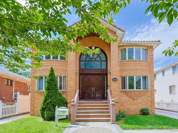 61-36 Cloverdale Blvd, Oakland Gardens, NY 11364
