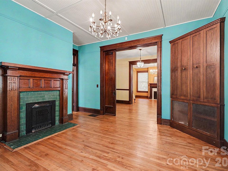 10th image of 810 E Franklin St