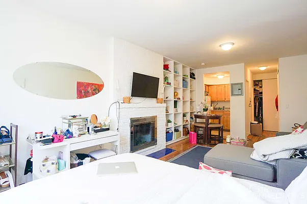 Rented by City Connections Realty | media 15