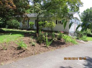 518 Birds Hill Rd, Pine Grove, PA 17963