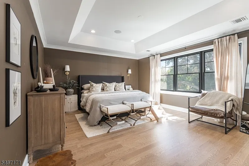 5 bed, 4.5 bath, $8,995 — Photo 3