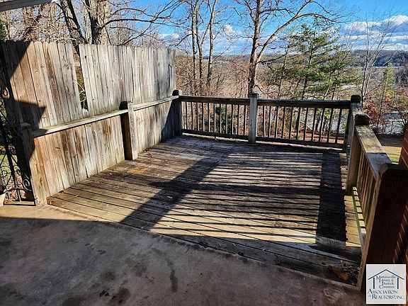 3rd image of 76 Knollwood Dr