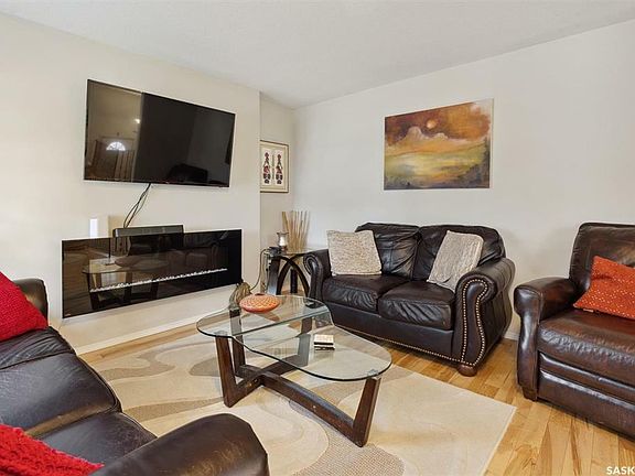 5th image of 303 Dunlop St