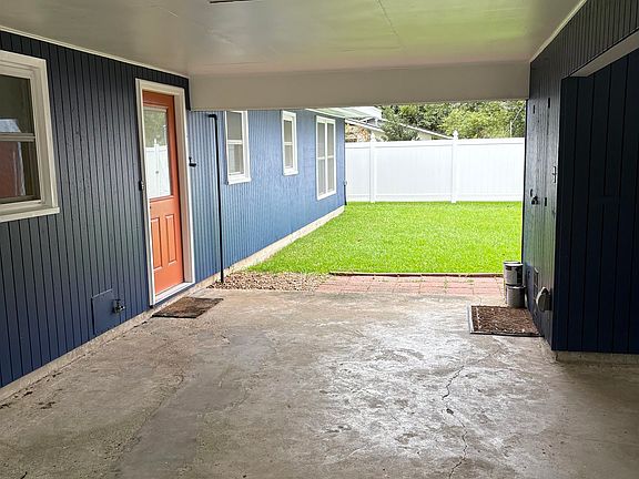 5th image of 826 E Academy Ave