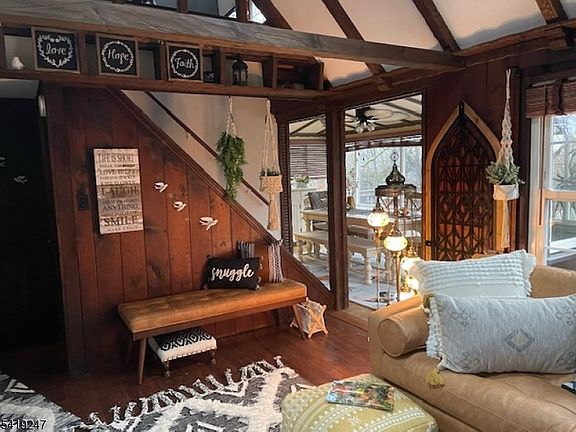 3rd image of 78 Woodlawn Rd