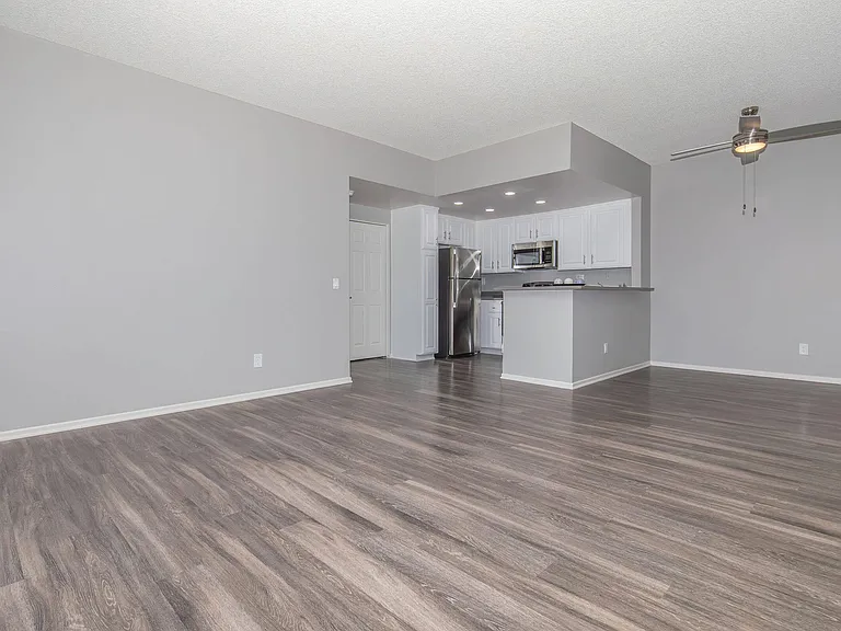 Club Pacifica Apartment Homes — Photo 35