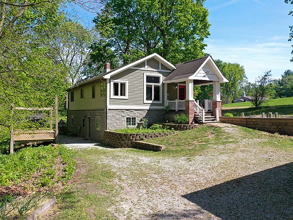 2nd image of 8465 Valley View Dr