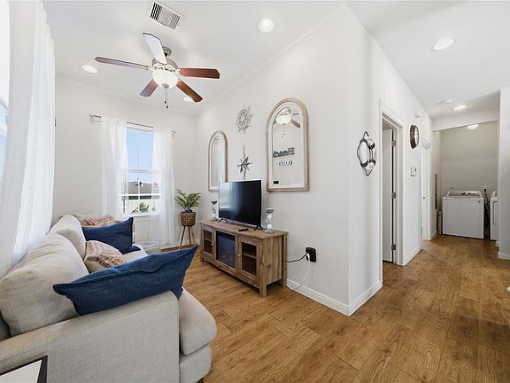 4th image of 1912 55th St