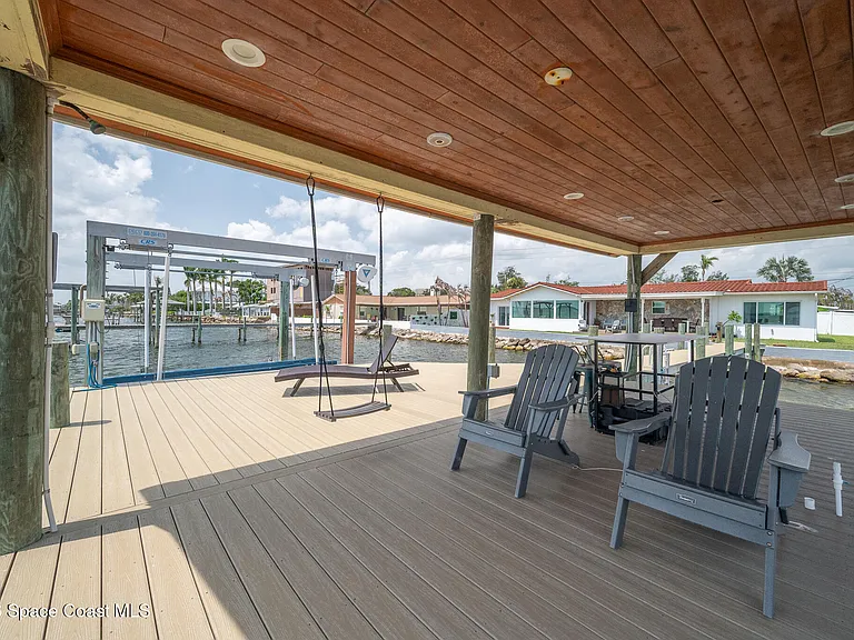 1110 S Banana River Dr — Photo 22