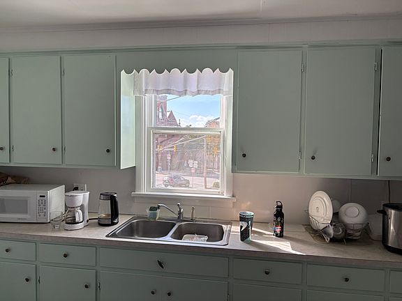 4th image of 211 E King St APT A