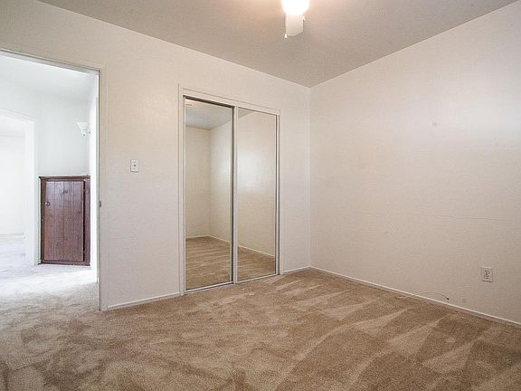 4th image of 1061 Hornblend St #Pb-s