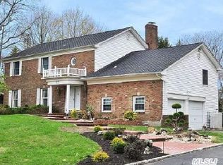 17 Wildwood Dr, Dix Hills, NY 11746