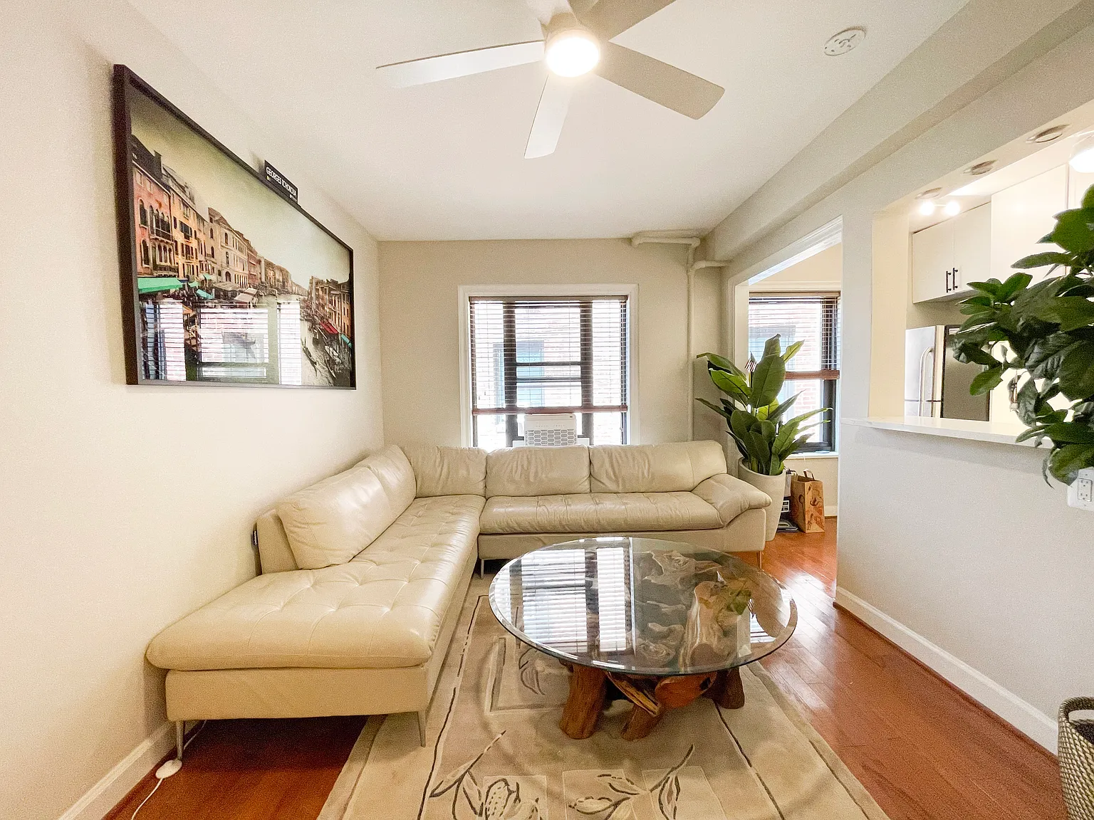2 bed, 800 sqft, $3,495 — Photo 2