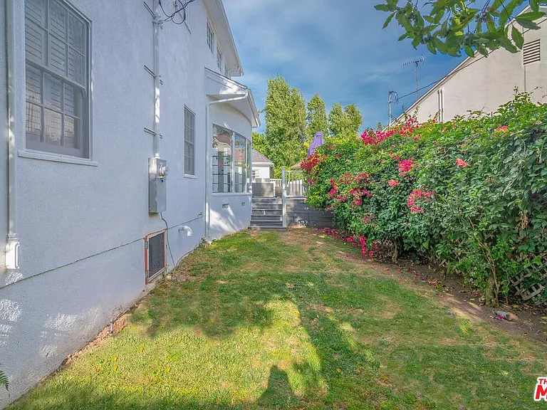 9500 Sawyer St — Photo 14