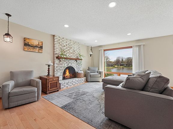 3rd image of 14720 Dunbar Ct