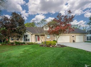 17624 Parke Ln, Grosse Ile, MI 48138