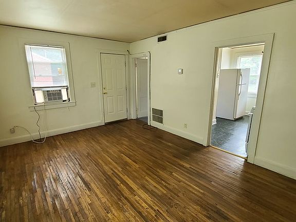 3rd image of 1819-1821 N Madison St #1819