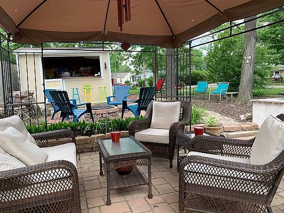 patio view to bar and backyd