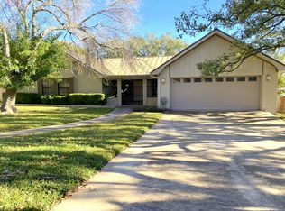 407 Timber Ridge Dr, Kerrville, TX 78028