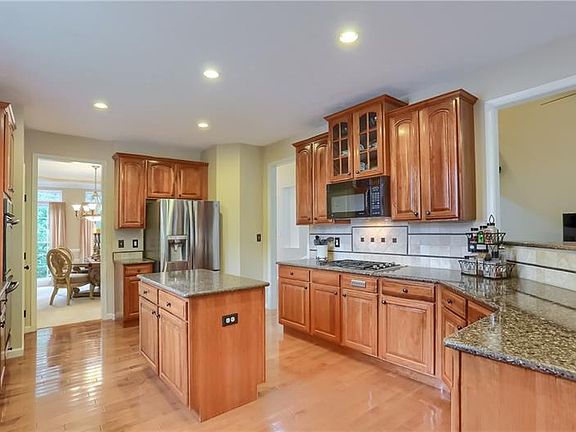 5th image of 723 Seth Dr