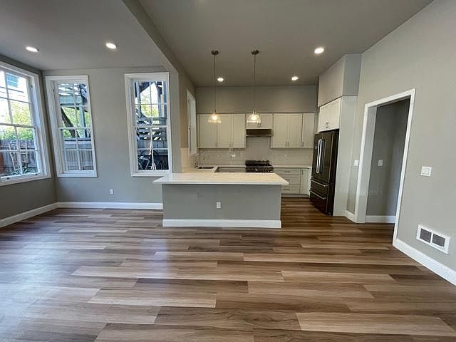1st image of 896 22nd St