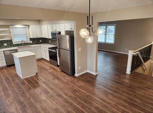 13930 Walnut Cir, Omaha, NE 68144