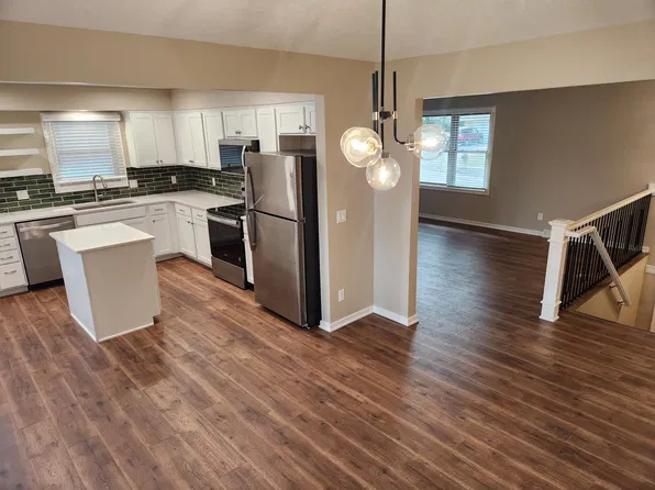 13930 Walnut Cir, Omaha, NE 68144