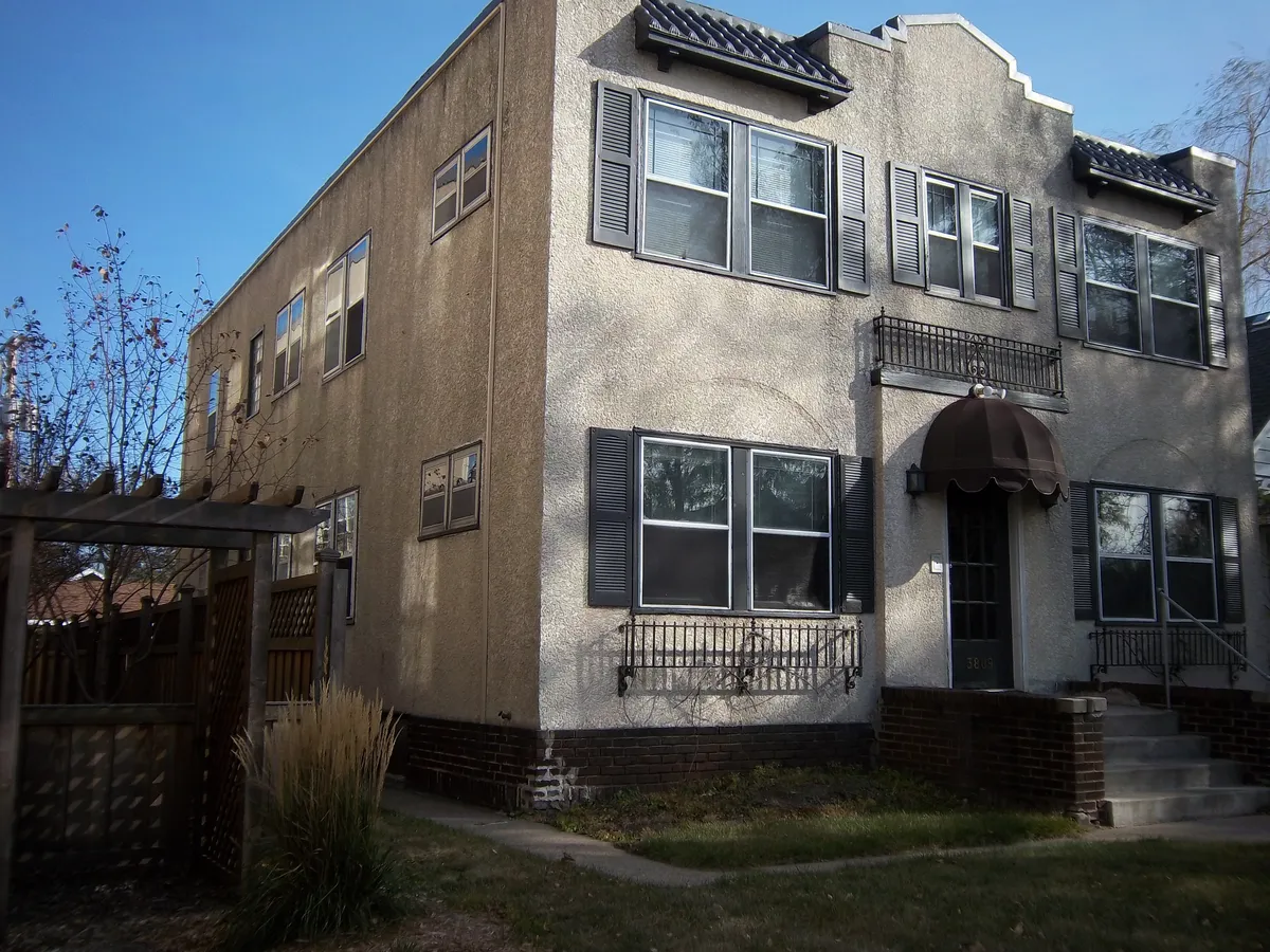 Four Plex - Hallway separates the units - 3809 28th Ave S #2