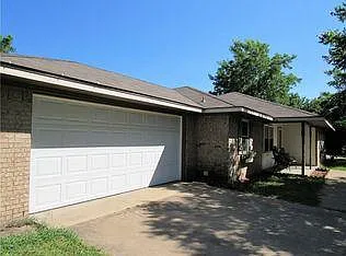 2108 N Village Dr — Photo 7