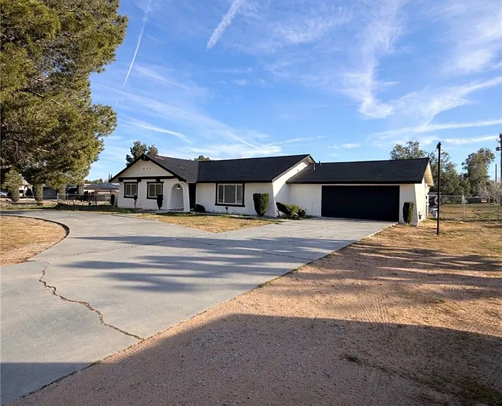 20585 Yucca Loma Rd — Photo 2
