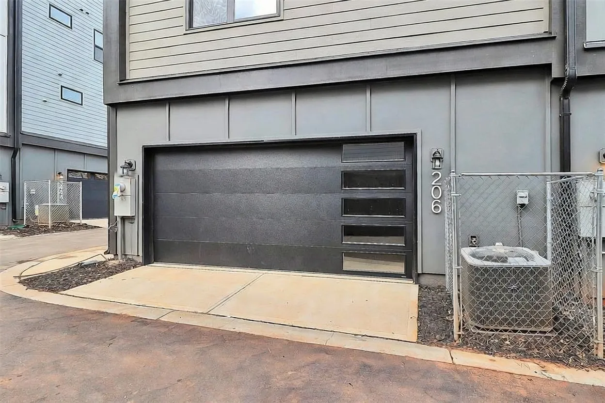 3436 Brookshire Boulevard - 1 — Photo 3