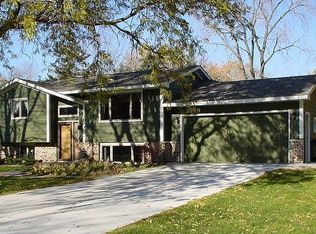 2749 Laport Dr, Mounds View, MN 55112