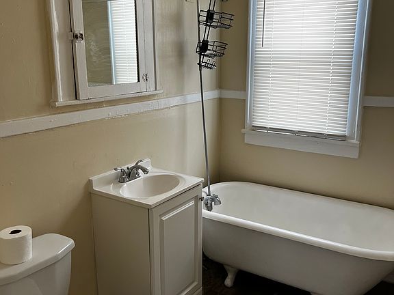 4th image of 36 Langmeyer Ave APT 2
