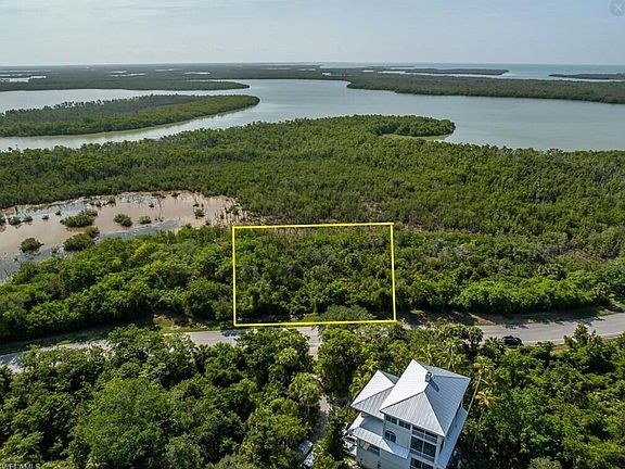 2nd image of 822 Whiskey Creek Dr