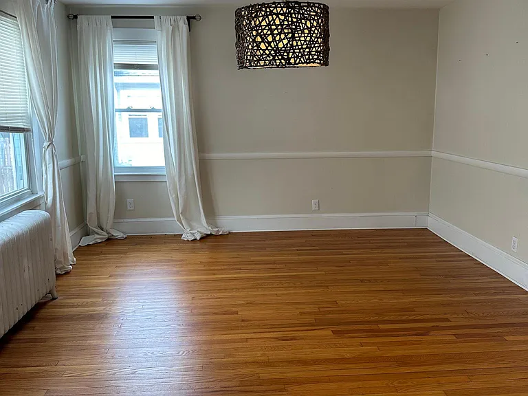 82 Seymour Ave — Photo 4