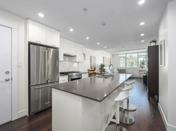 131 E 3rd St #504, North Vancouver, BC V7L 0E3
