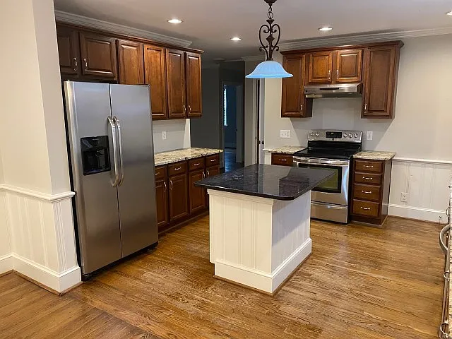 4 bed, 2500 sqft, $1,600 — Photo 4