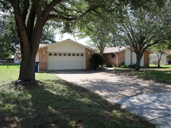 520 High Meadow, Pleasanton, TX 78064